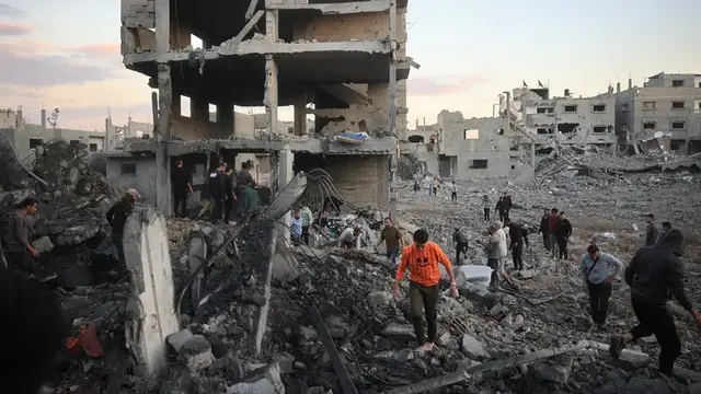 Serangan Terbaru Israel ke Gaza Bunuh 19 Orang Termasuk Petugas Penyelamat